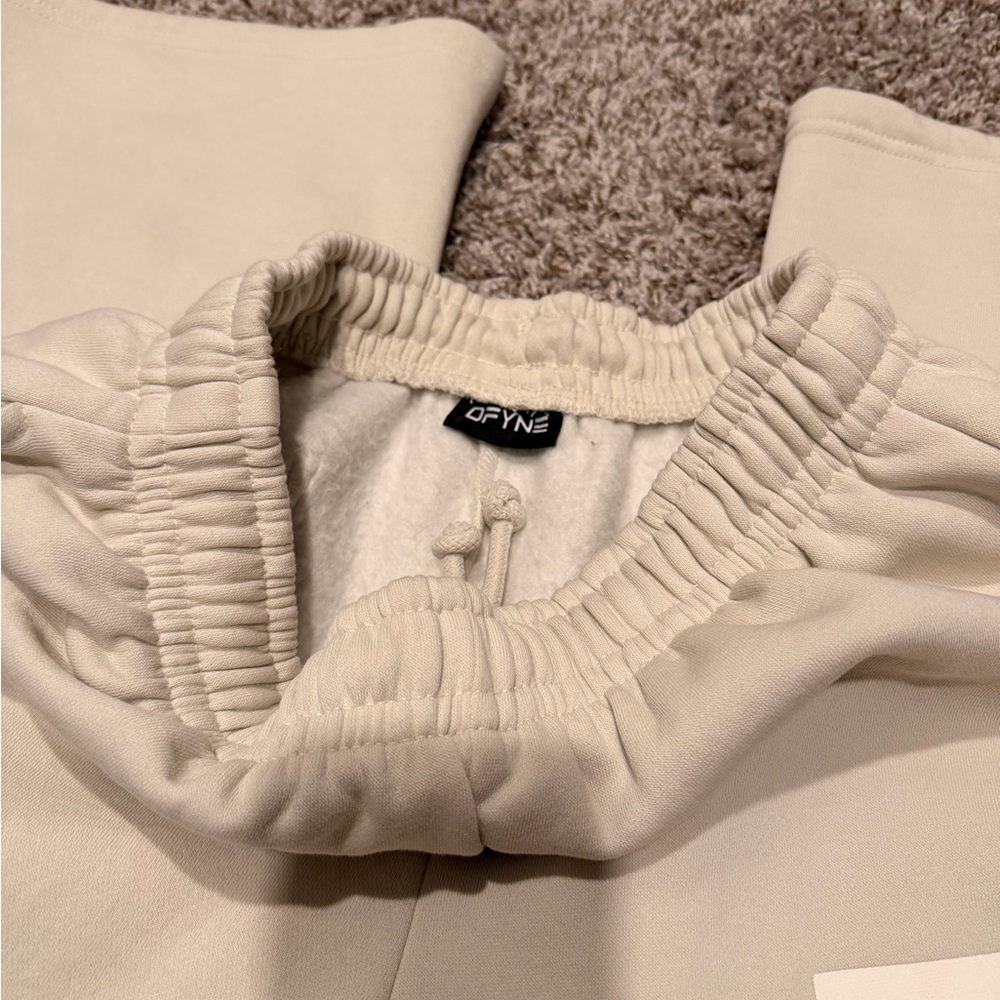 dfyne sweats - image 2